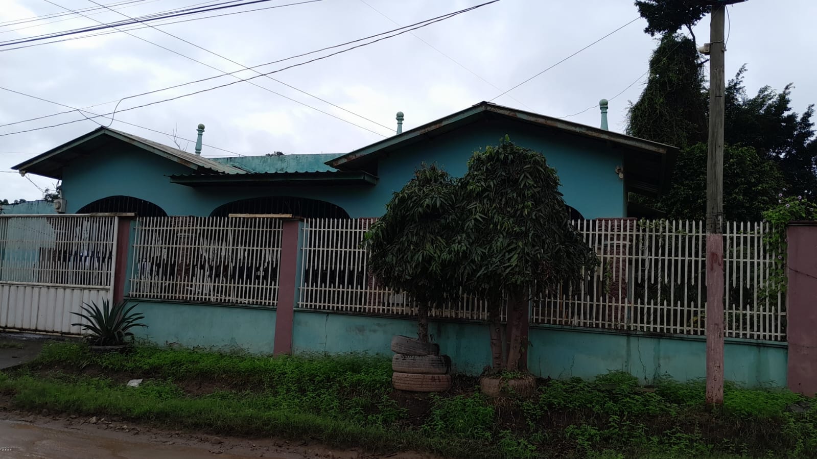 Fachada de una casa económica en Olanchito, ideal para inversión o primera vivienda