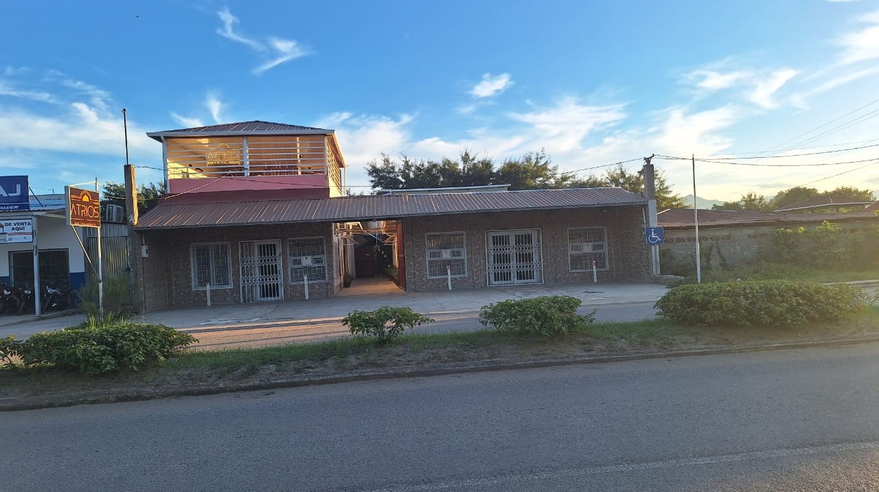Locales comerciales en venta en el Bulevar 15 de Septiembre, Olanchito, con terraza y servicios incluidos – Inmobiliaria Imperio Financiero