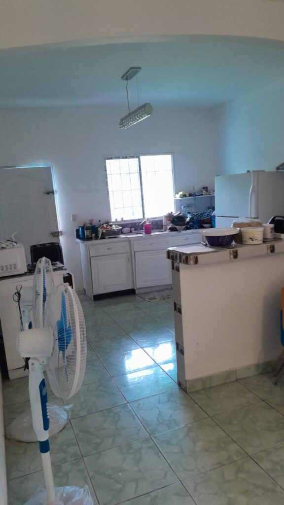 Interior de la casa en venta en Medina, Olanchito con cocina y comedor integrados