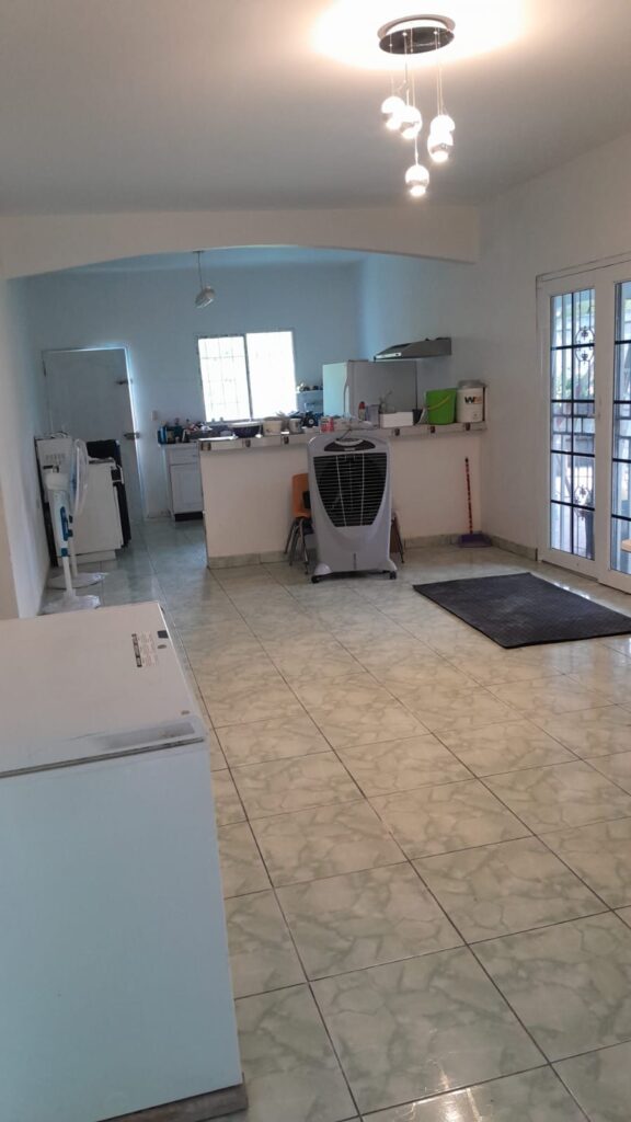 Interior de la casa en venta en Medina, Olanchito con cocina y comedor integrados