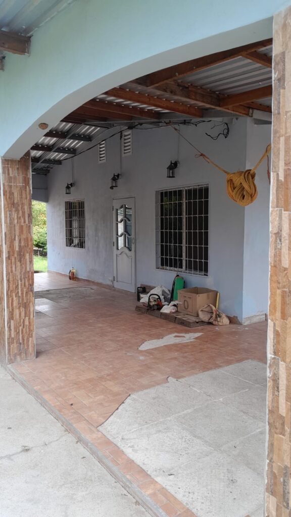 vista entreda de la casa en venta en medina, olanchito