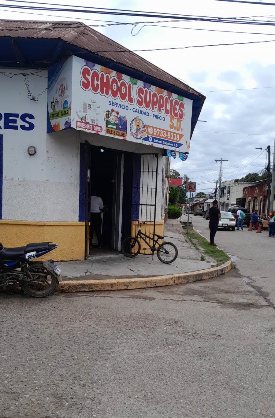 Local comercial en esquina en el centro de Olanchito con alto flujo peatonal y vehicular