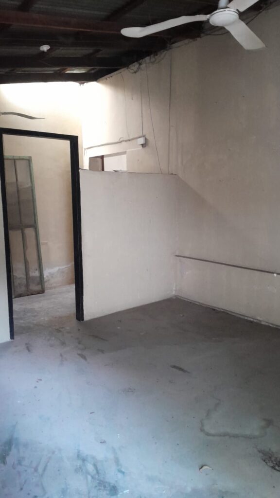 Área interior amplia con conexión entre espacios en propiedad comercial en Olanchito
