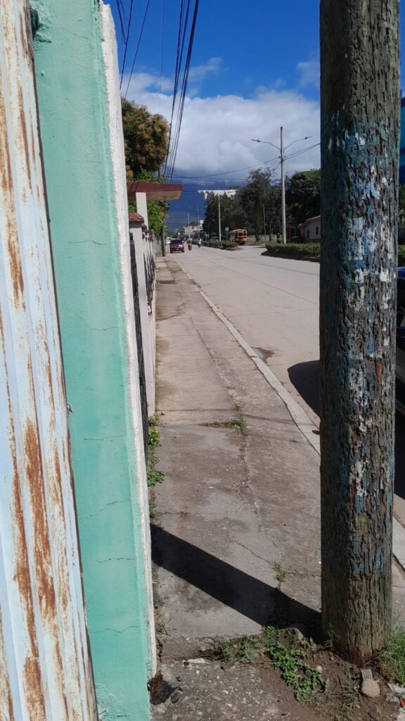 Vista del Bulevar Moya Marzuca desde propiedad comercial en venta en Olanchito.