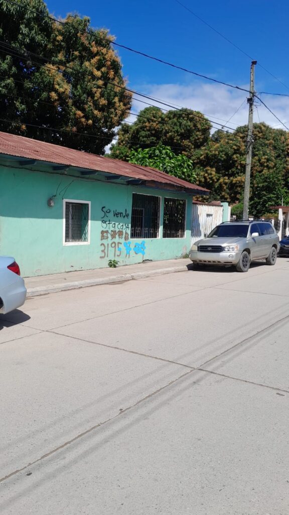 Propiedad en venta sobre Bulevar Moya Marzuca en Olanchito con amplio terreno y potencial comercial para inversión